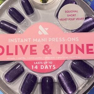 Olive & June Instant Mani Press-On Nails Velvet Pouf Velvet Purple Squoval Short